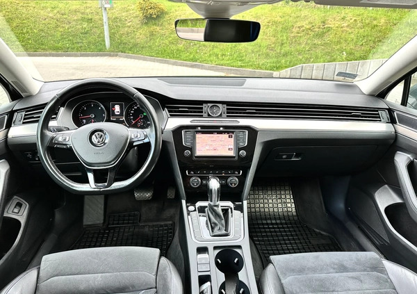 Volkswagen Passat cena 59999 przebieg: 200000, rok produkcji 2016 z Gdynia małe 596